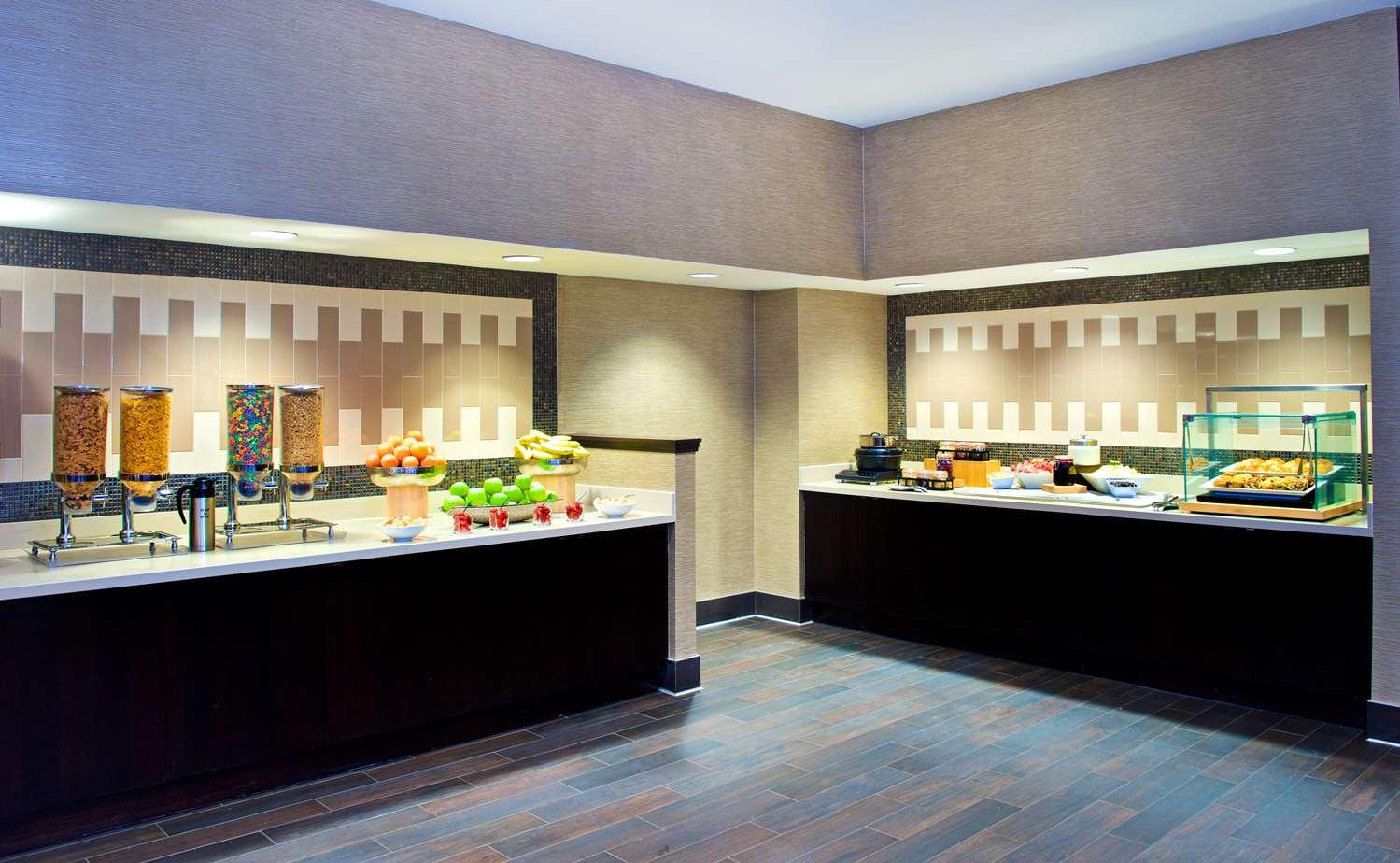 Embassy Suites By Hilton Austin - Arboretum — 6