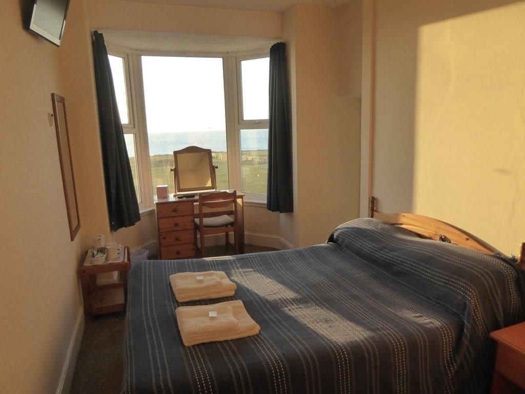Longbeach Hotel - Hostel — 6