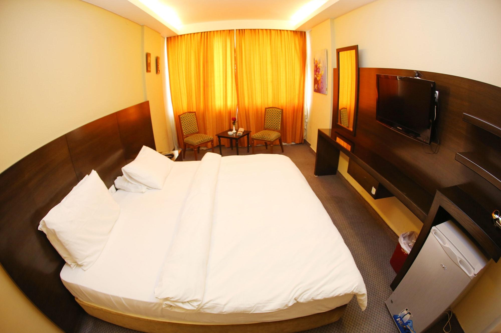 Le Marly Hotel — 10