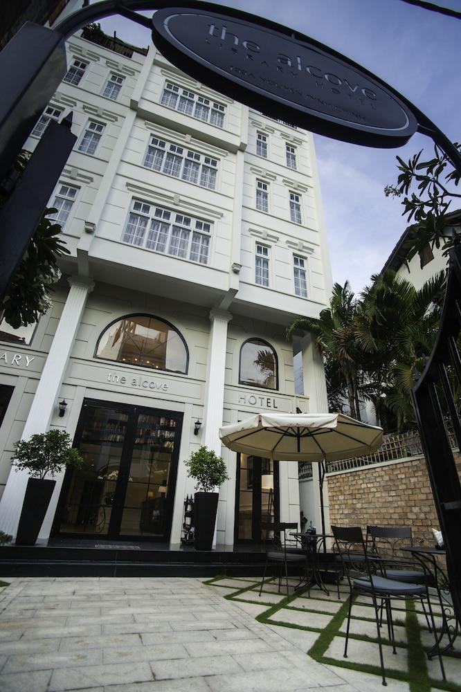 THE ALCOVE LIBRARY HOTEL — 5