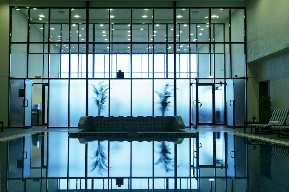 Ramada Hotel and Suites By Wyndham Ajman — 10
