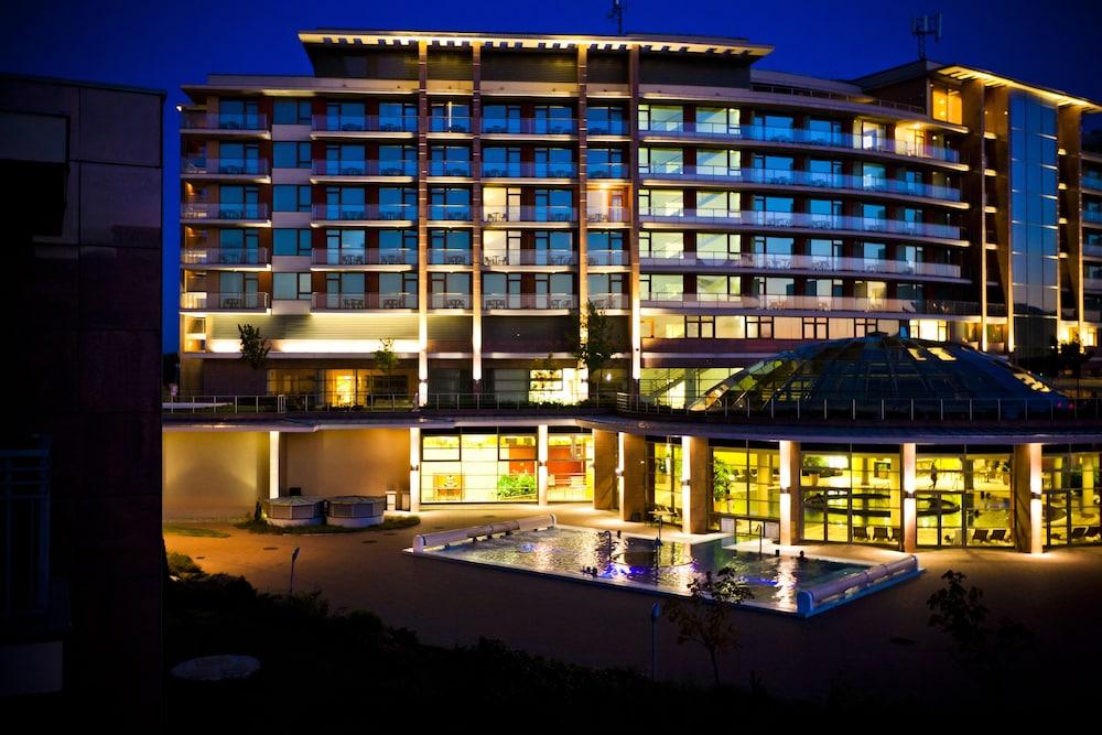 AQUAWORLD RESORT BUDAPEST(formerly RAMADA RESORT AQUAWORLD BUDAPEST) — 5