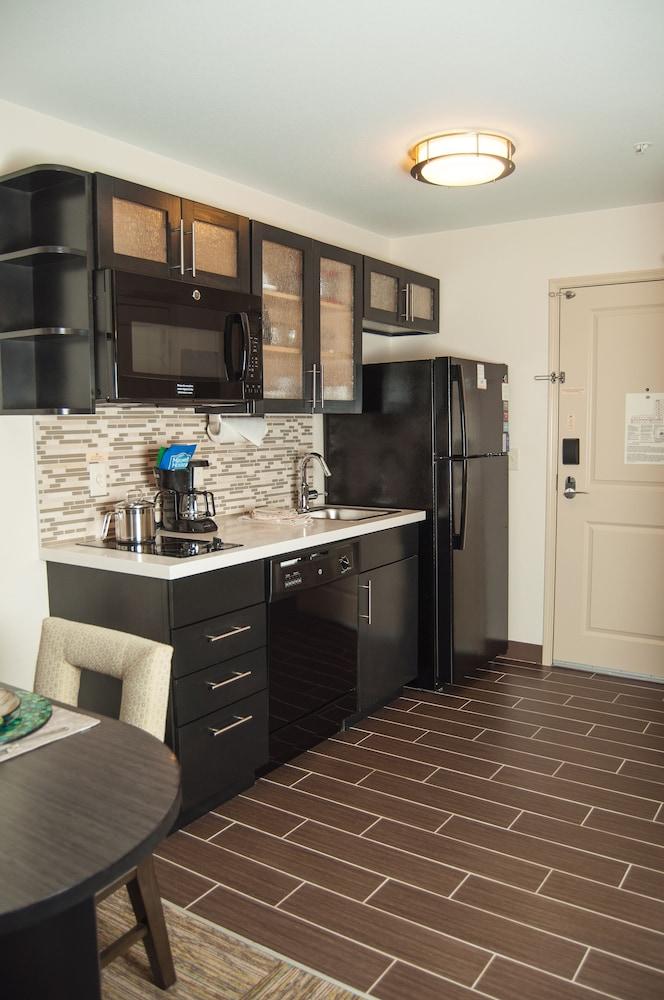 Candlewood Suites Fort Collins — 9
