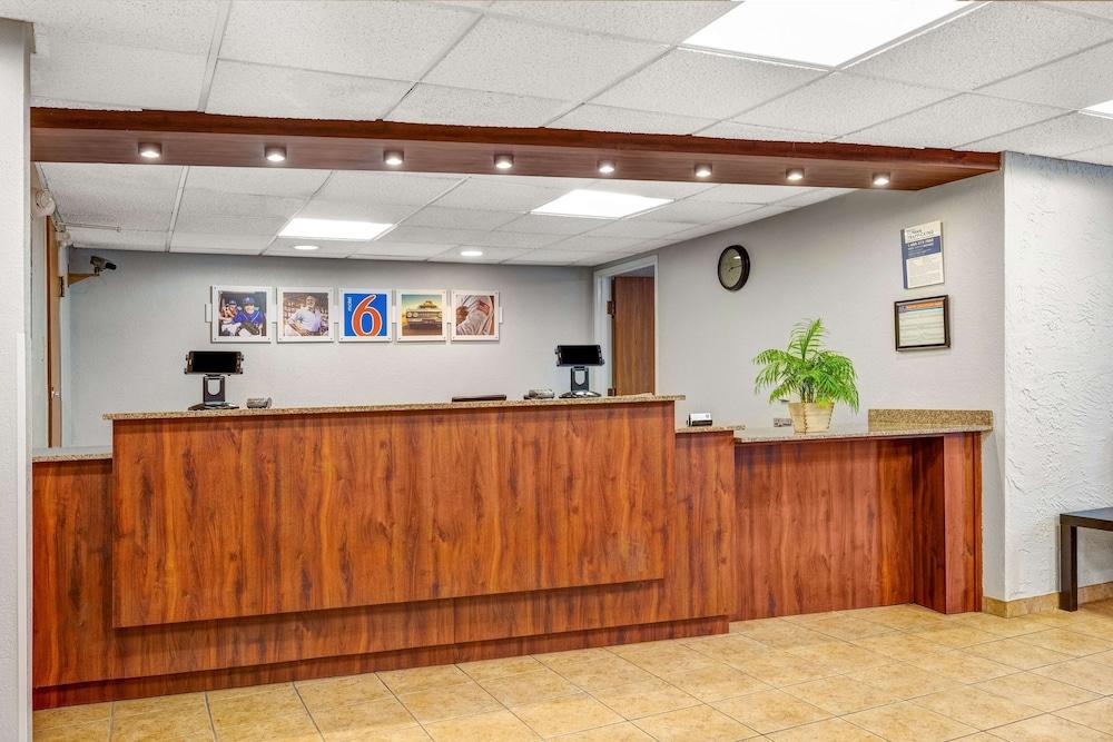 Motel6 Elk Grove Village, IL - O'Hare — 9
