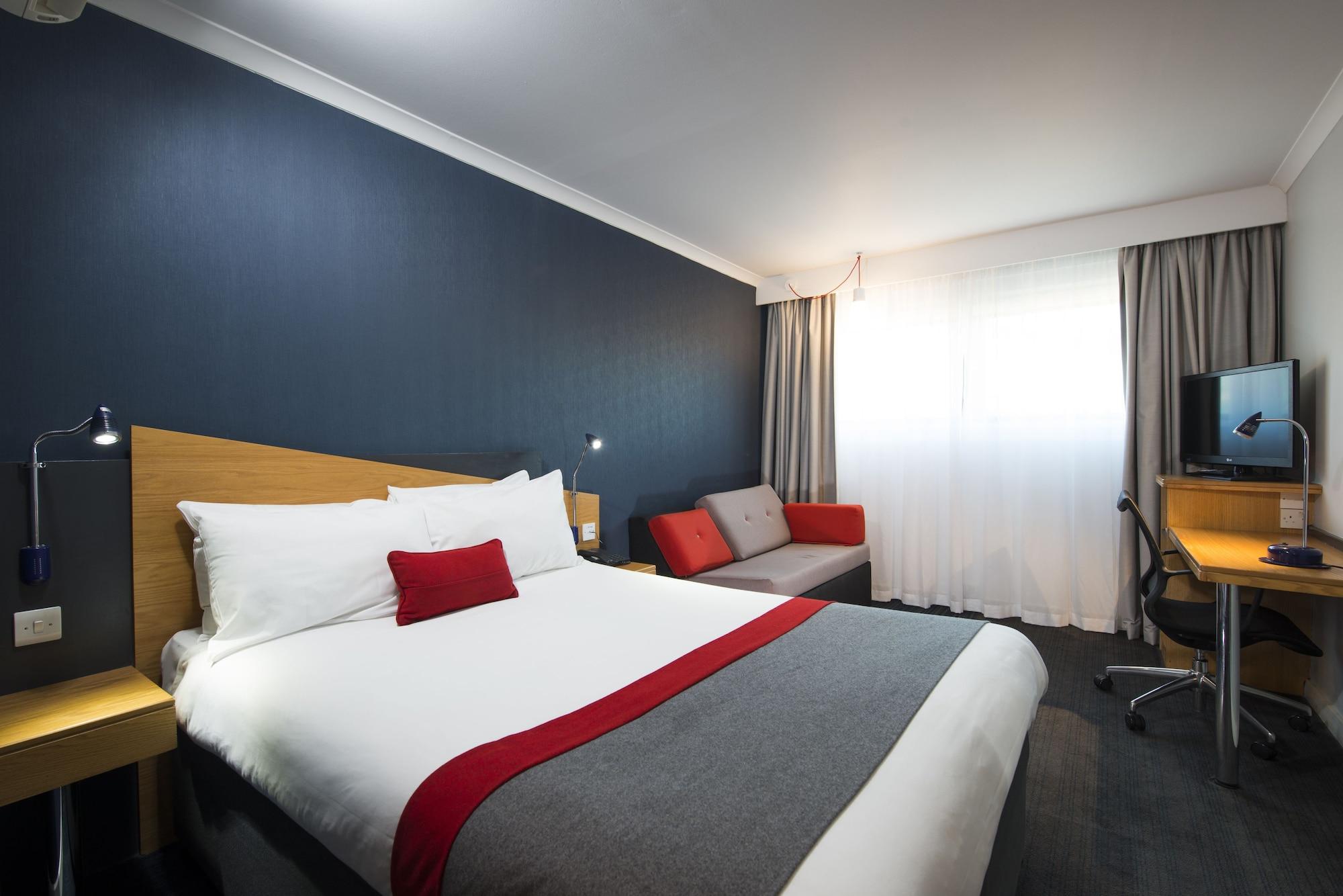 Holiday Inn Express Newport — 7