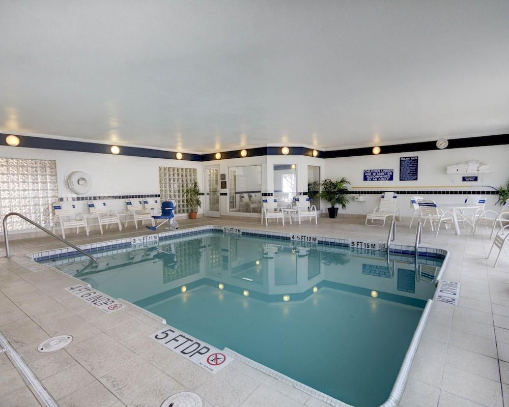 Quality Suites University — 3