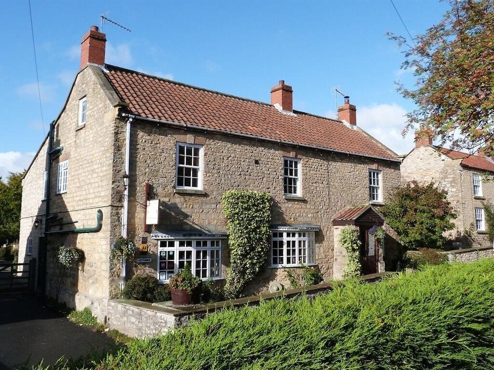 Plumpton Court