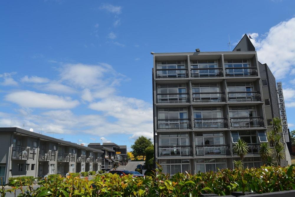 Heartland Ambassador Hotel Hamilton — 2