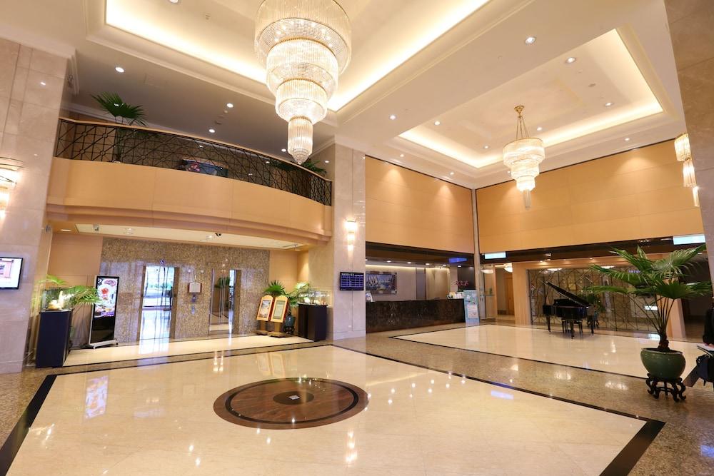 EVERGREEN LAUREL — 7