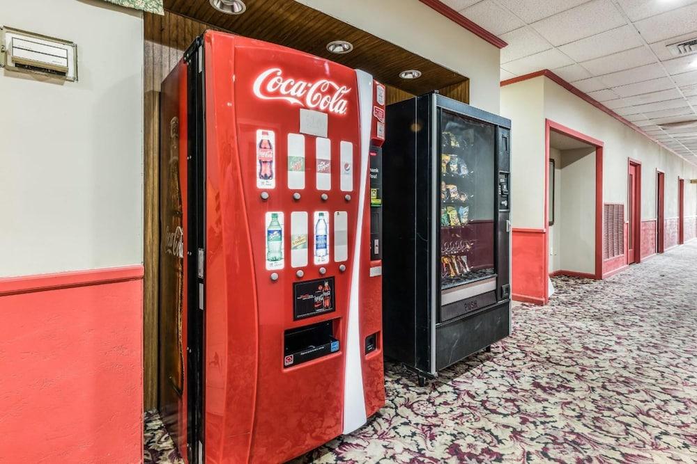 Red Carpet Inn and Suites Hazleton