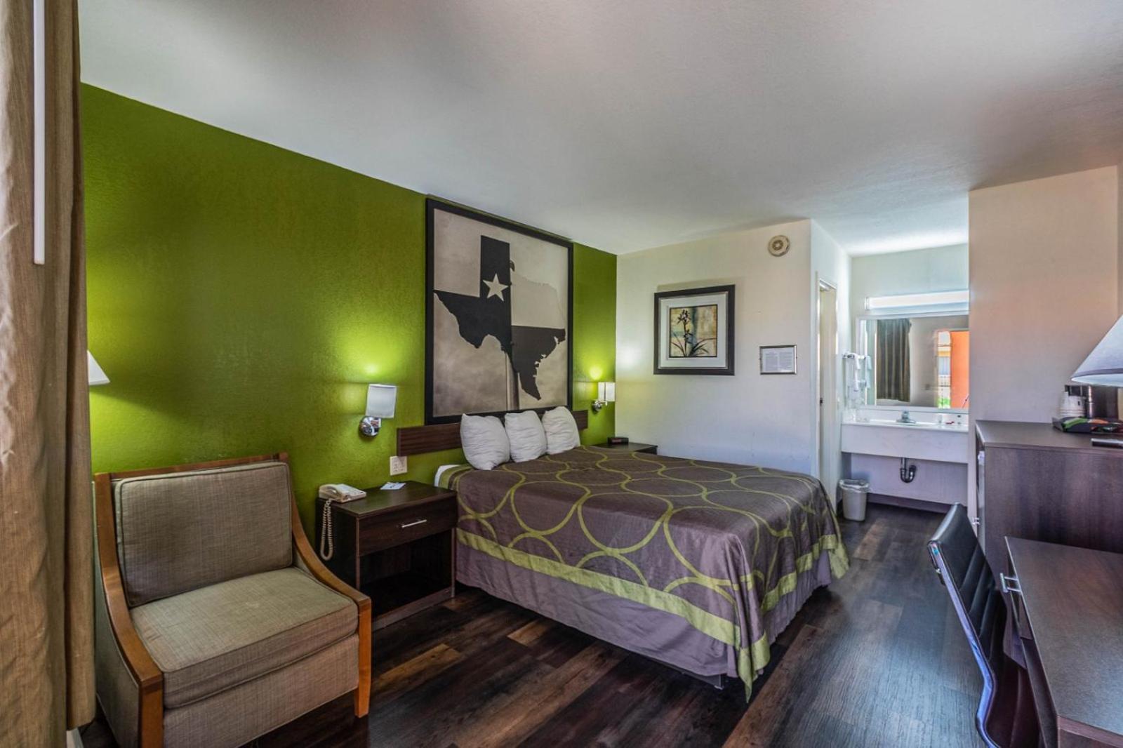 Super 8 By Wyndham El Paso Airport — 10