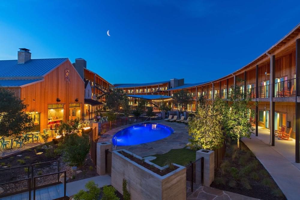 Lone Star Court A Valencia Hotel — 10