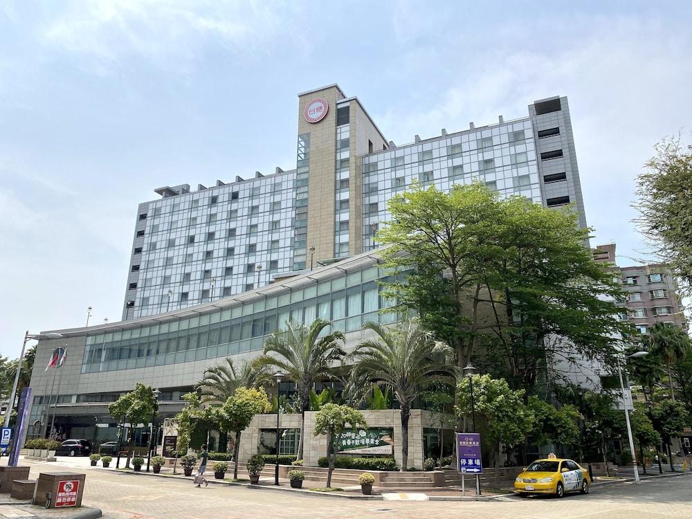Evergreen Plaza Tainan — 2