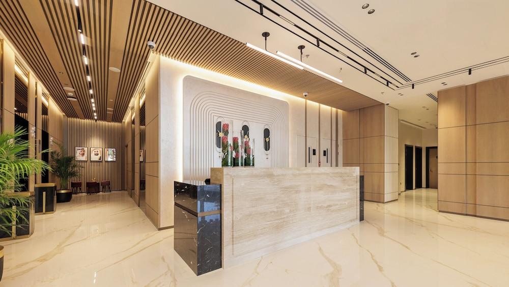 Holiday Inn Dubai Village Circle — 7
