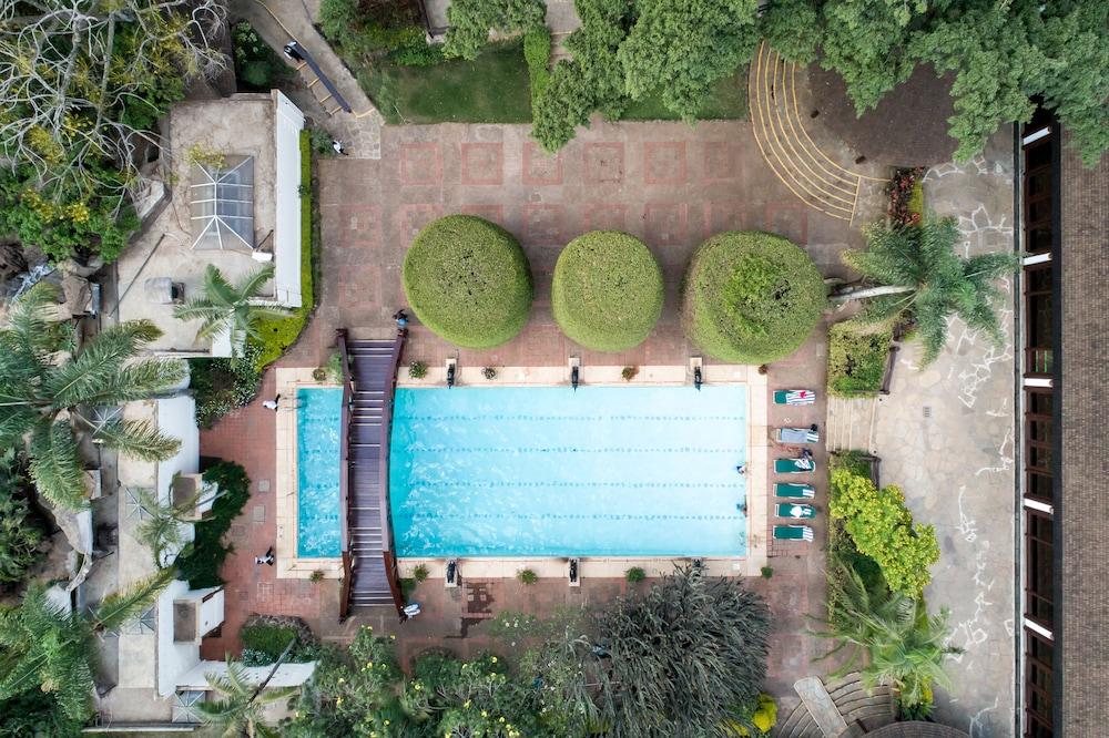 SAFARI PARK HOTEL(V) — 9