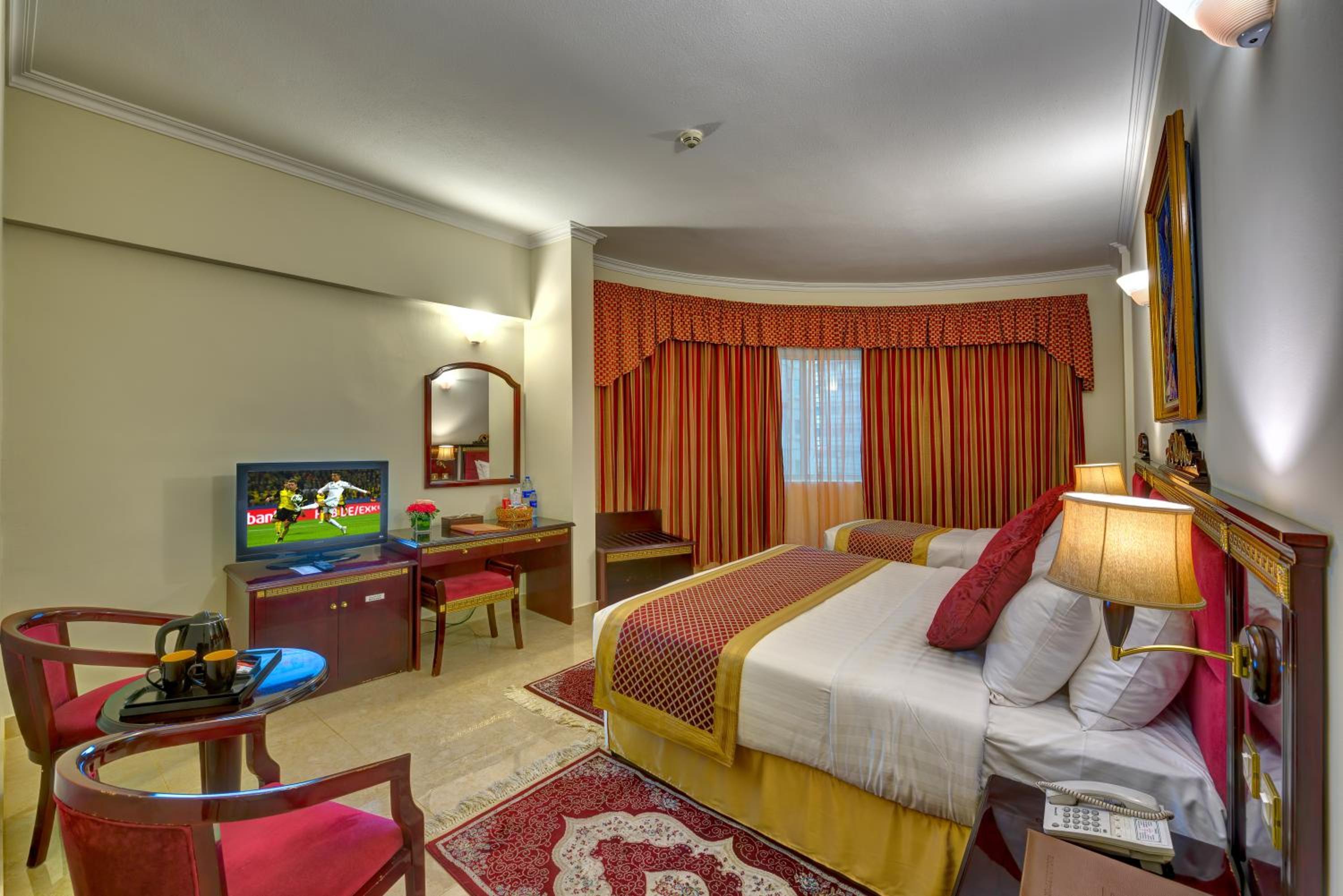 COMFORT INN HOTEL — 7