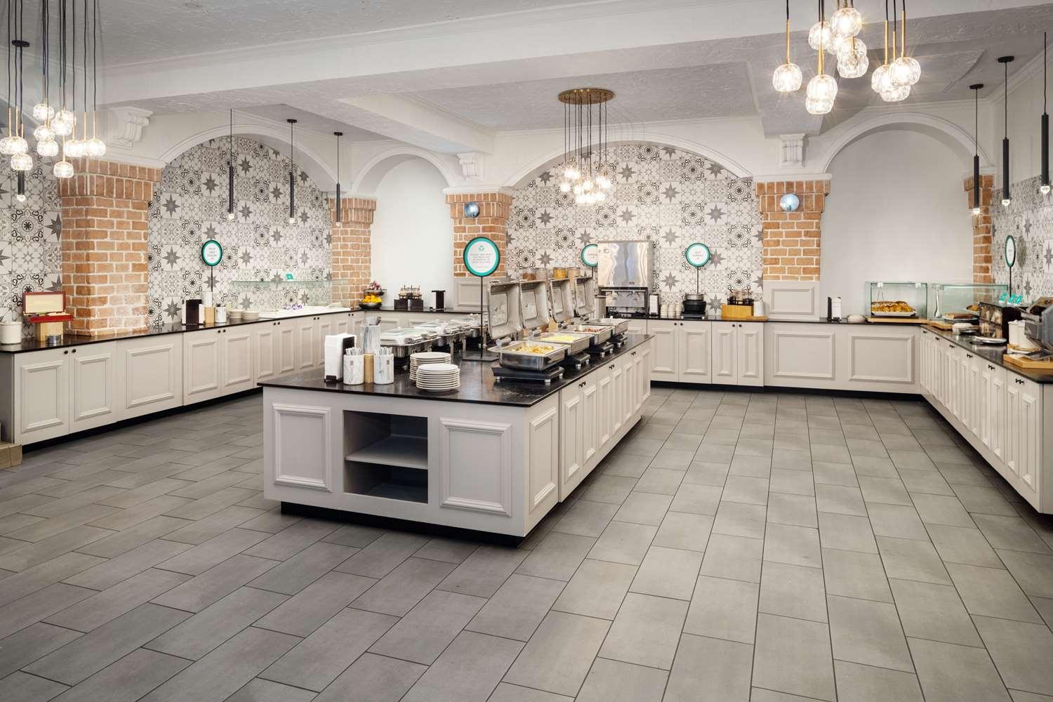 Embassy Suites by Hilton Orlando North — 10