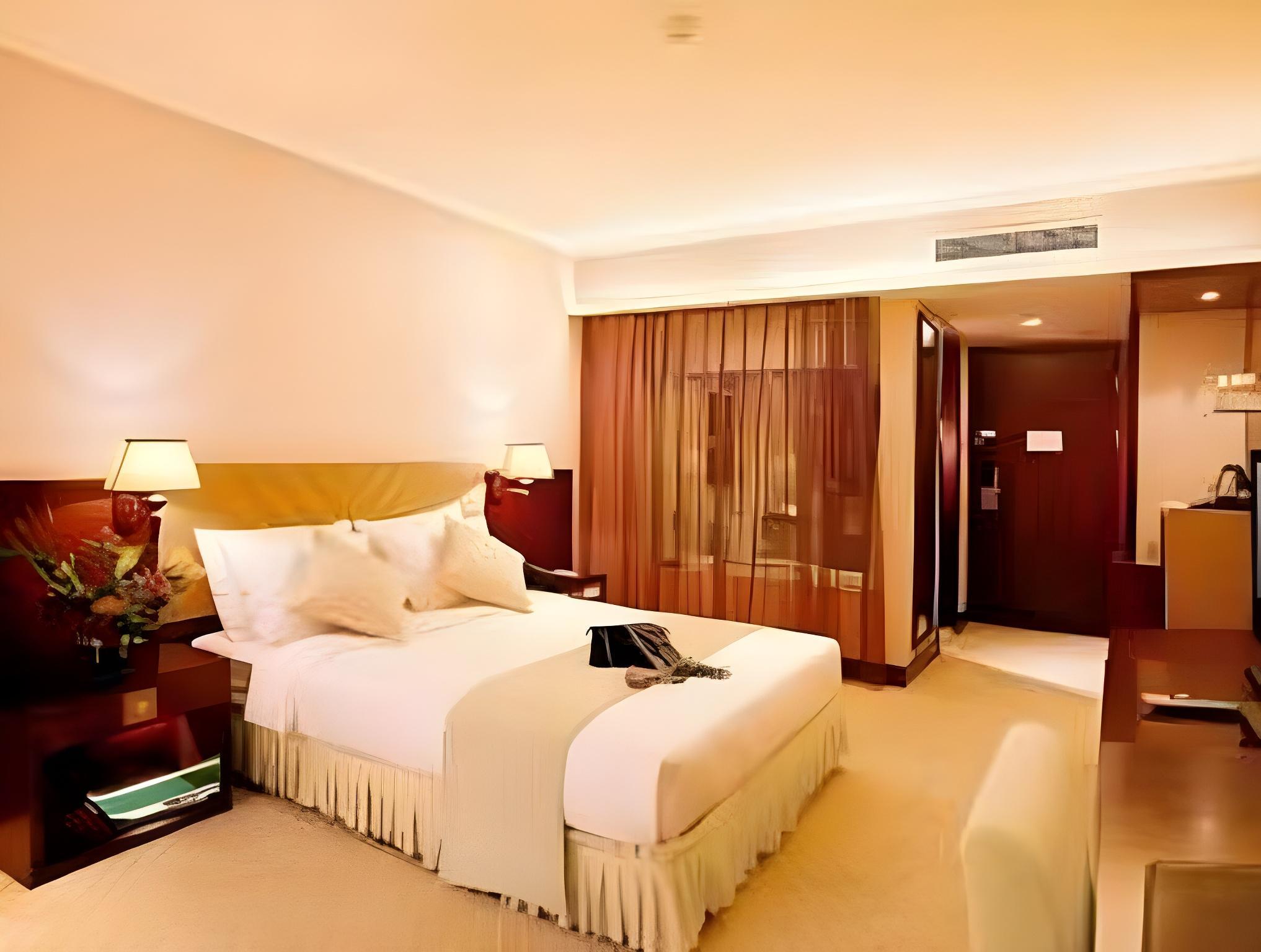 Emperor Macau — 10