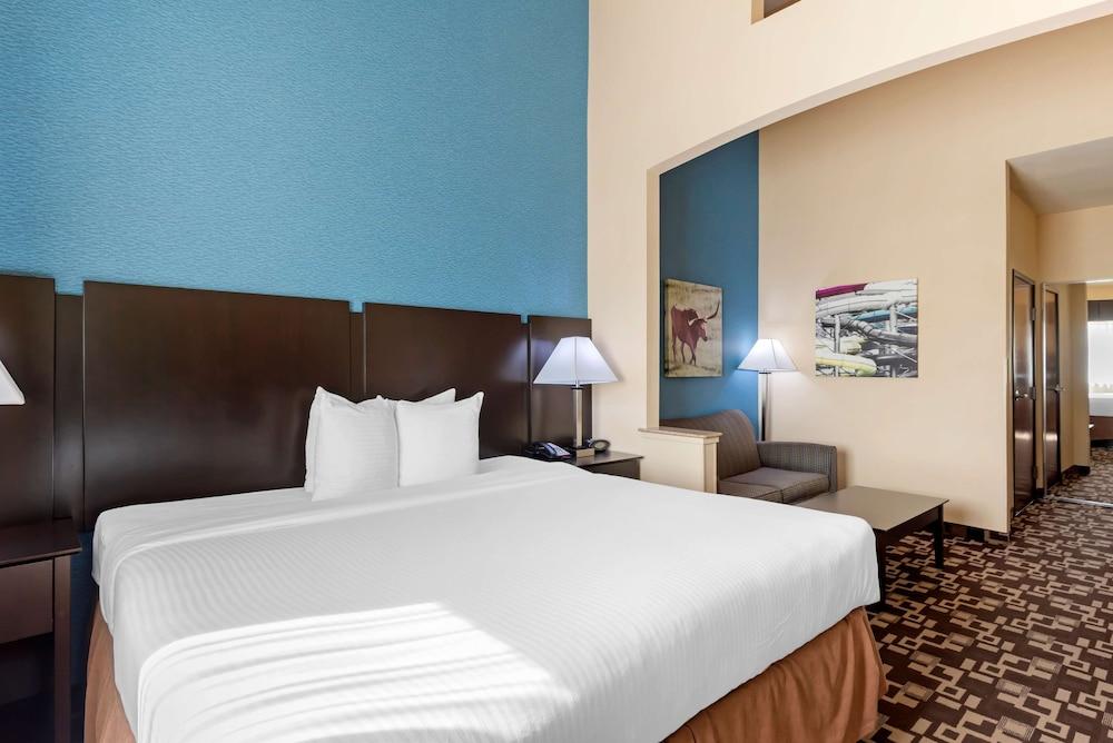 Best Western Plus Arlington North Hotel and Suites — 9