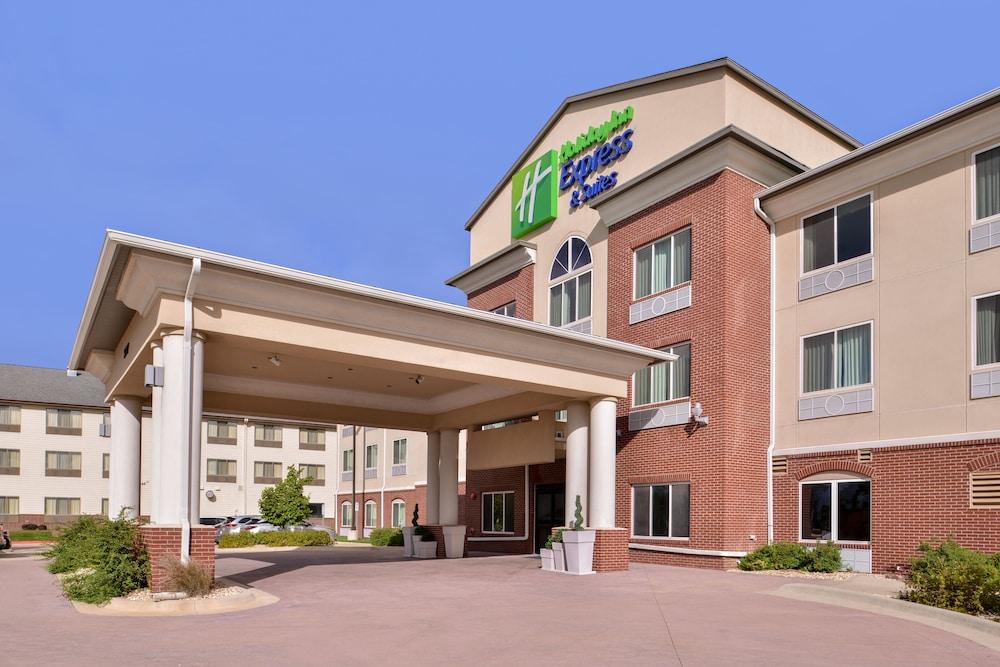 HOLIDAY INN EXPRESS HOTEL AND SUITES EMPORIA NORTHWEST