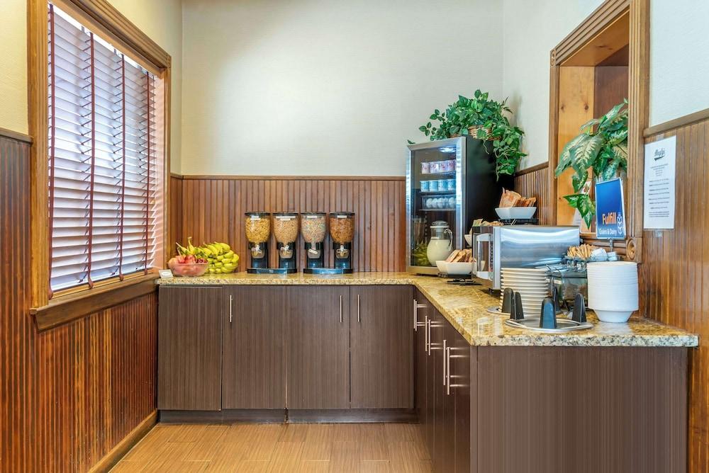 Best Western Greenfield Inn — 6