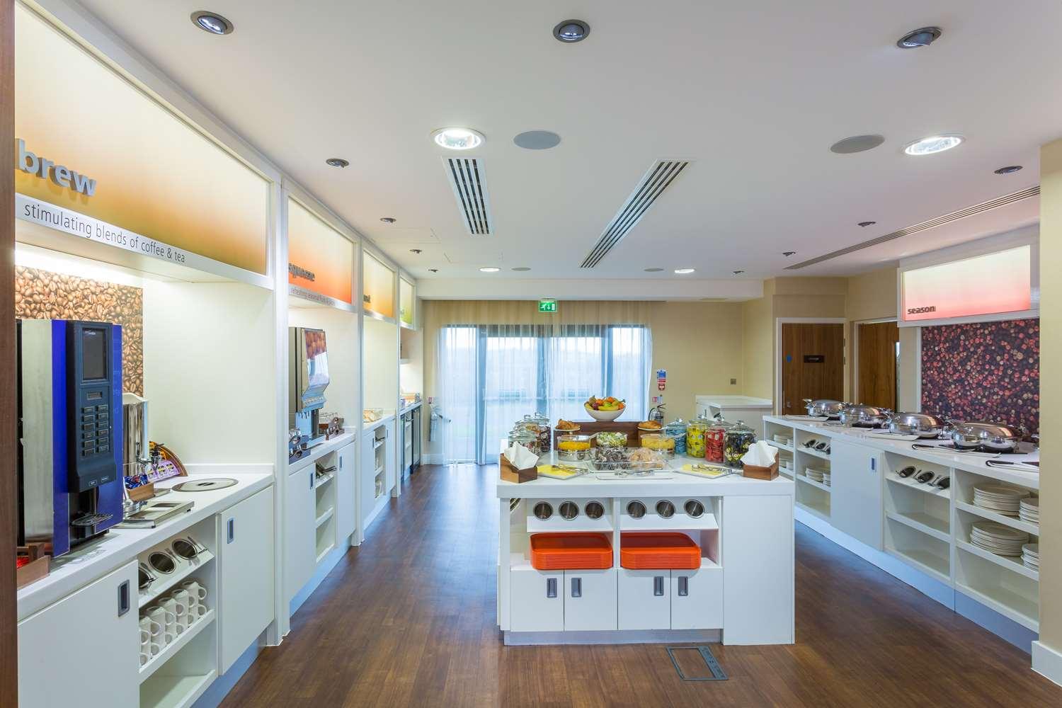 HAMPTON BY HILTON EXETER AIRPORT — 7