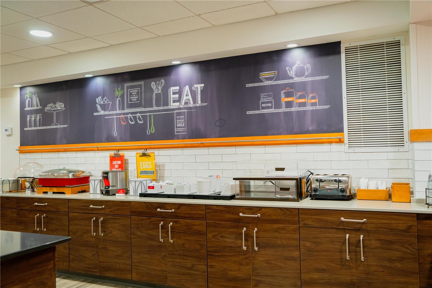 Hampton Inn Gonzales — 8