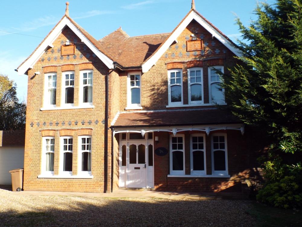Redwings Lodge Baldock — 2
