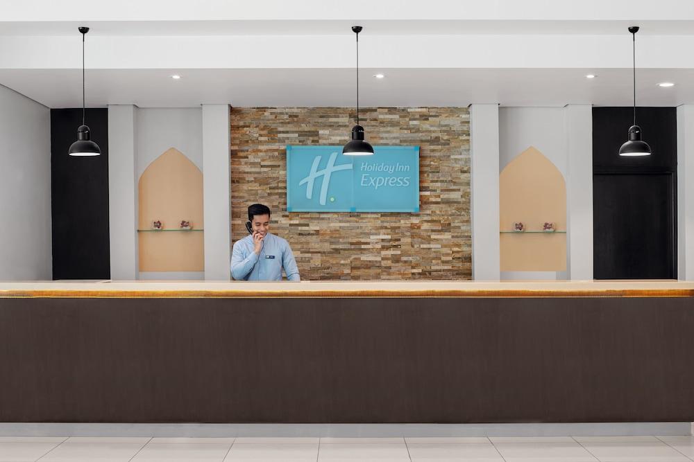Holiday Inn Express Dubai Internet City — 7