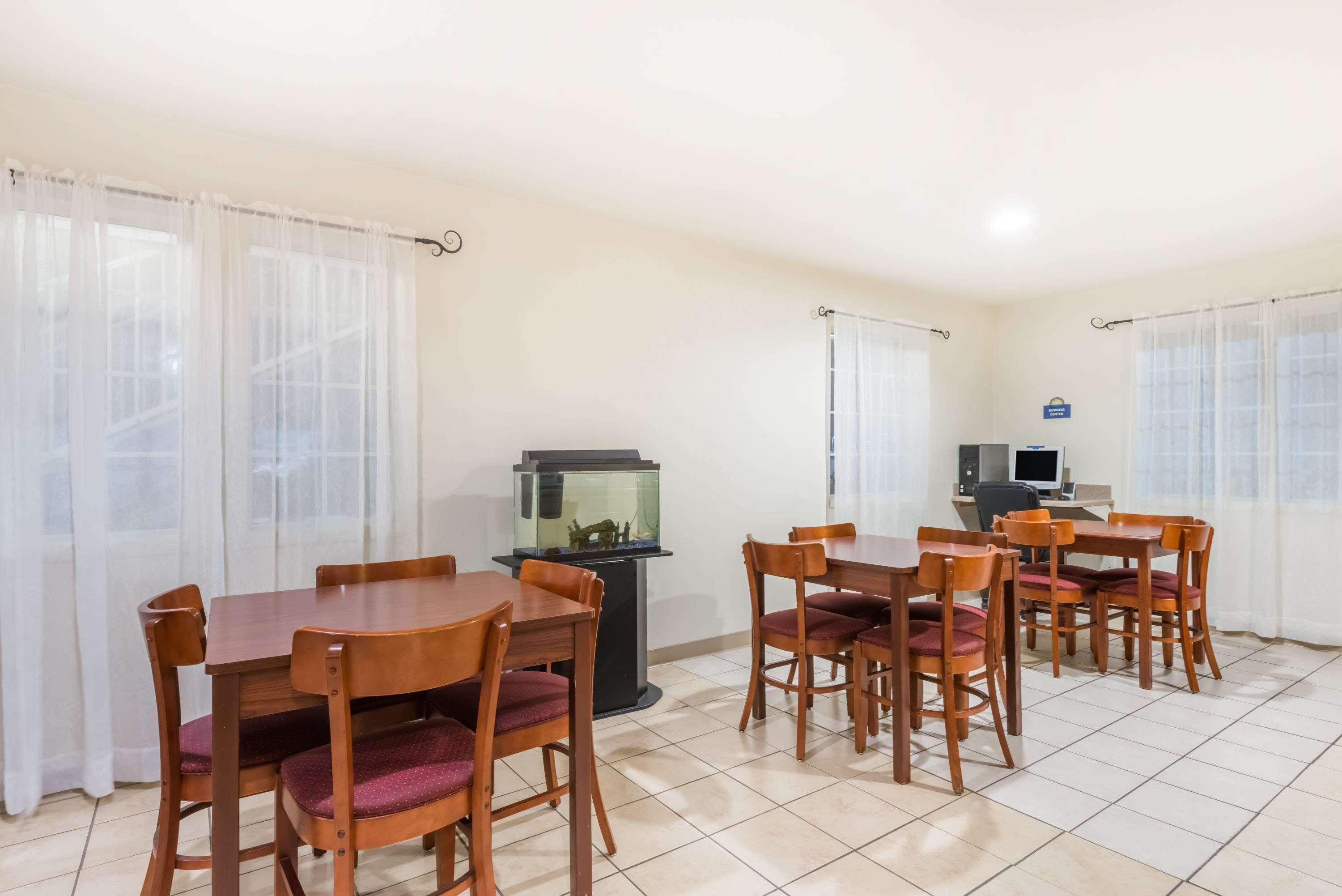 Hotel Andover KS — 8