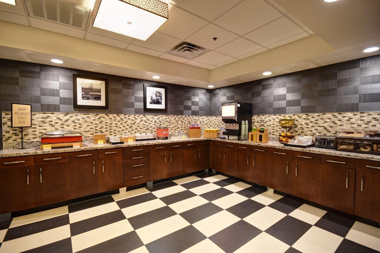 Hampton Inn Auburn — 9