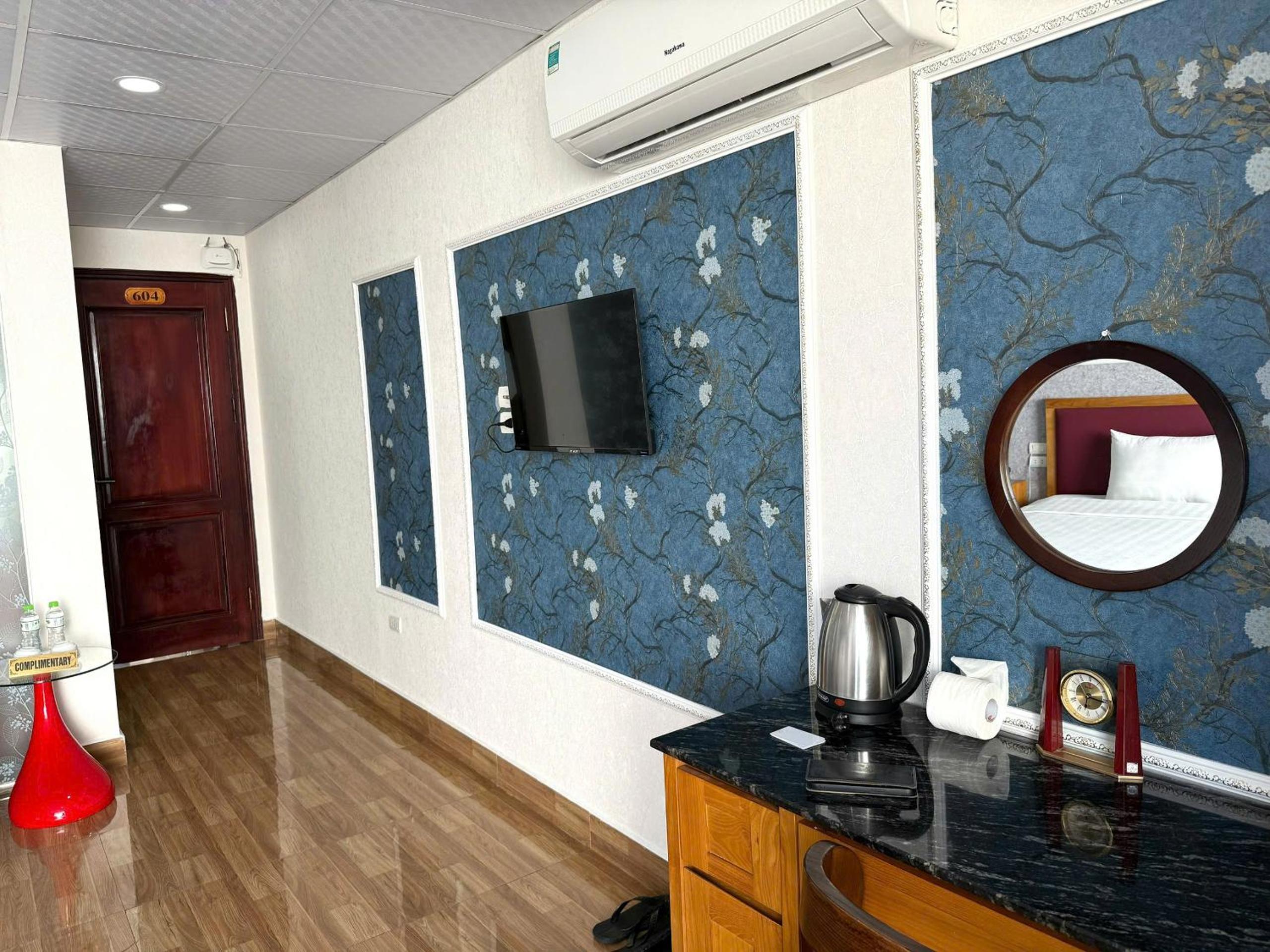 Holiday Suites Hotel & Spa Hanoi — 4