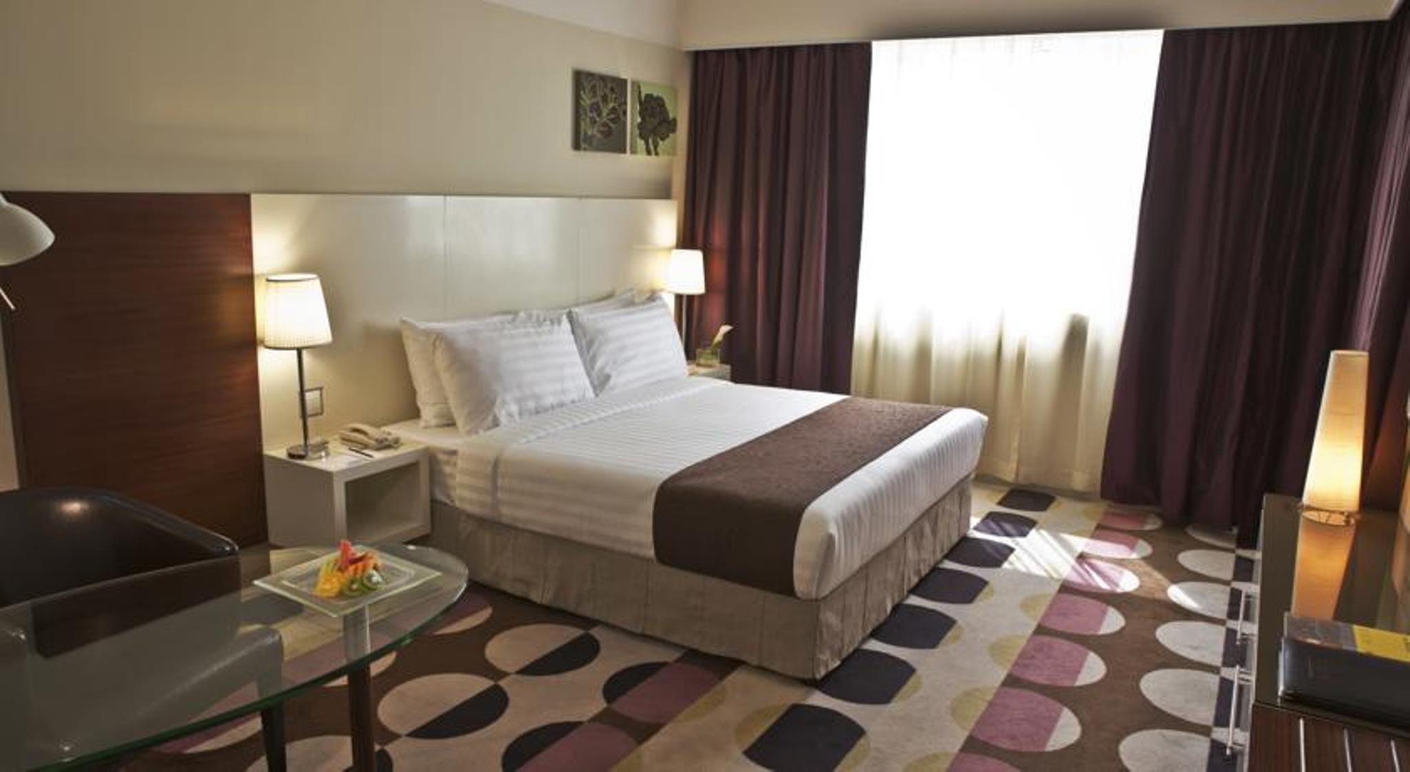 Kingsgate Hotel Abu Dhabi By Millennium — 10