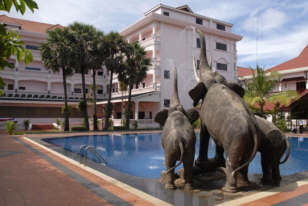 REE HOTEL 98558 — 5