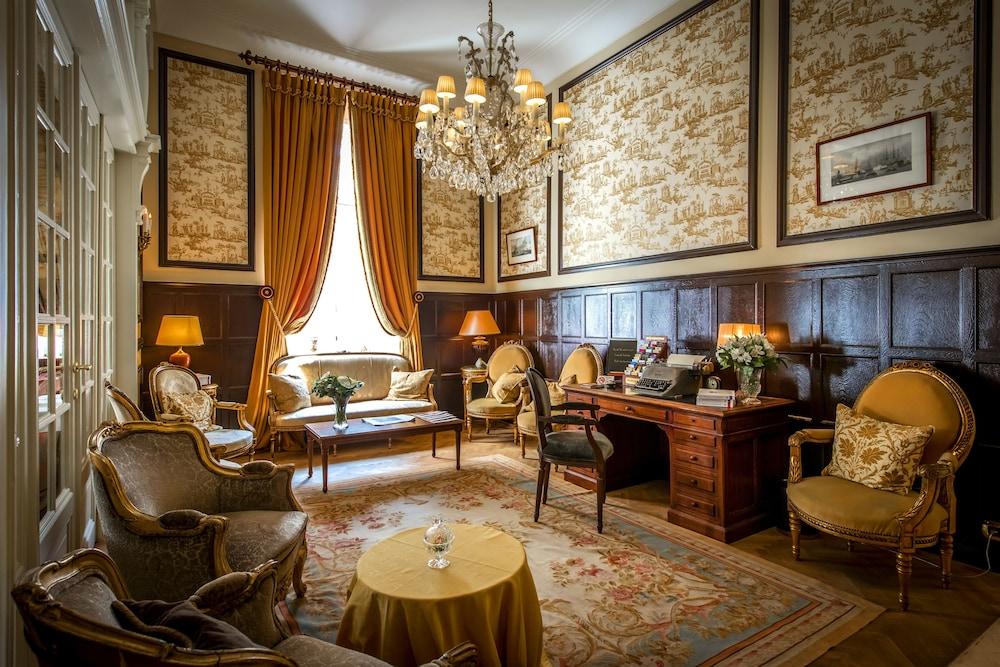 HOTEL HERITAGE — 4