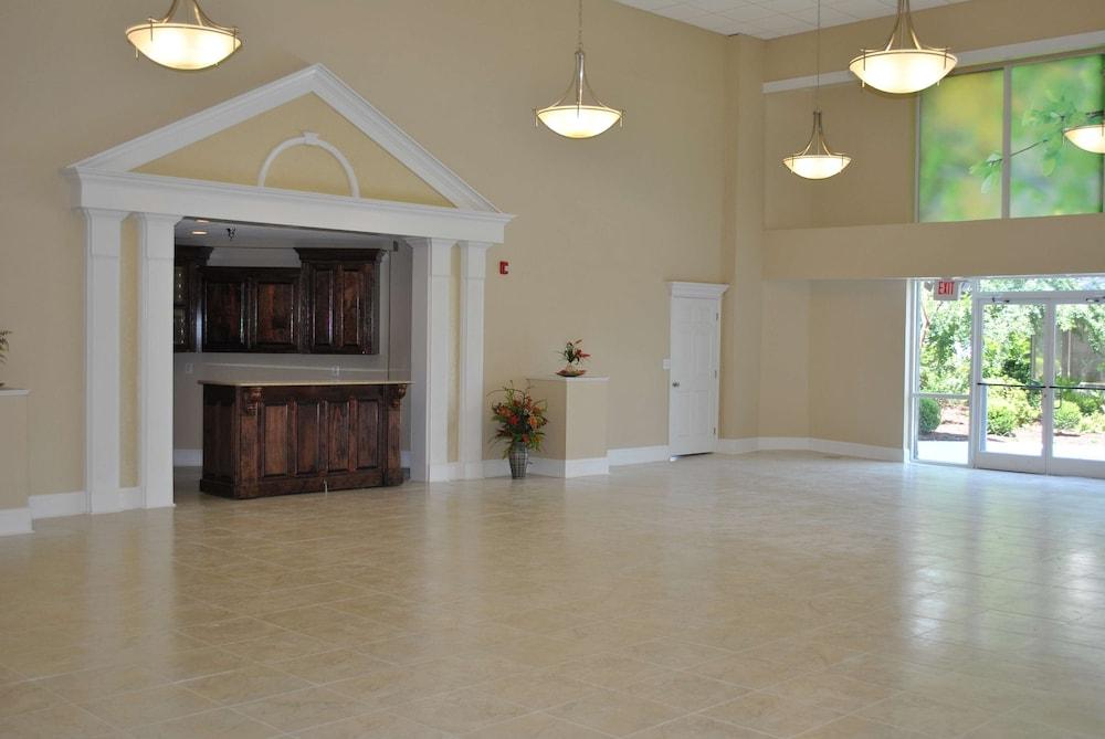Doubletree By Hilton Fayetteville — 8