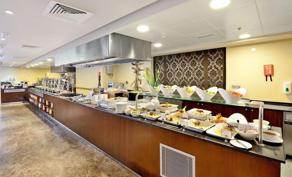 Copthorne Hotel Sharjah — 7