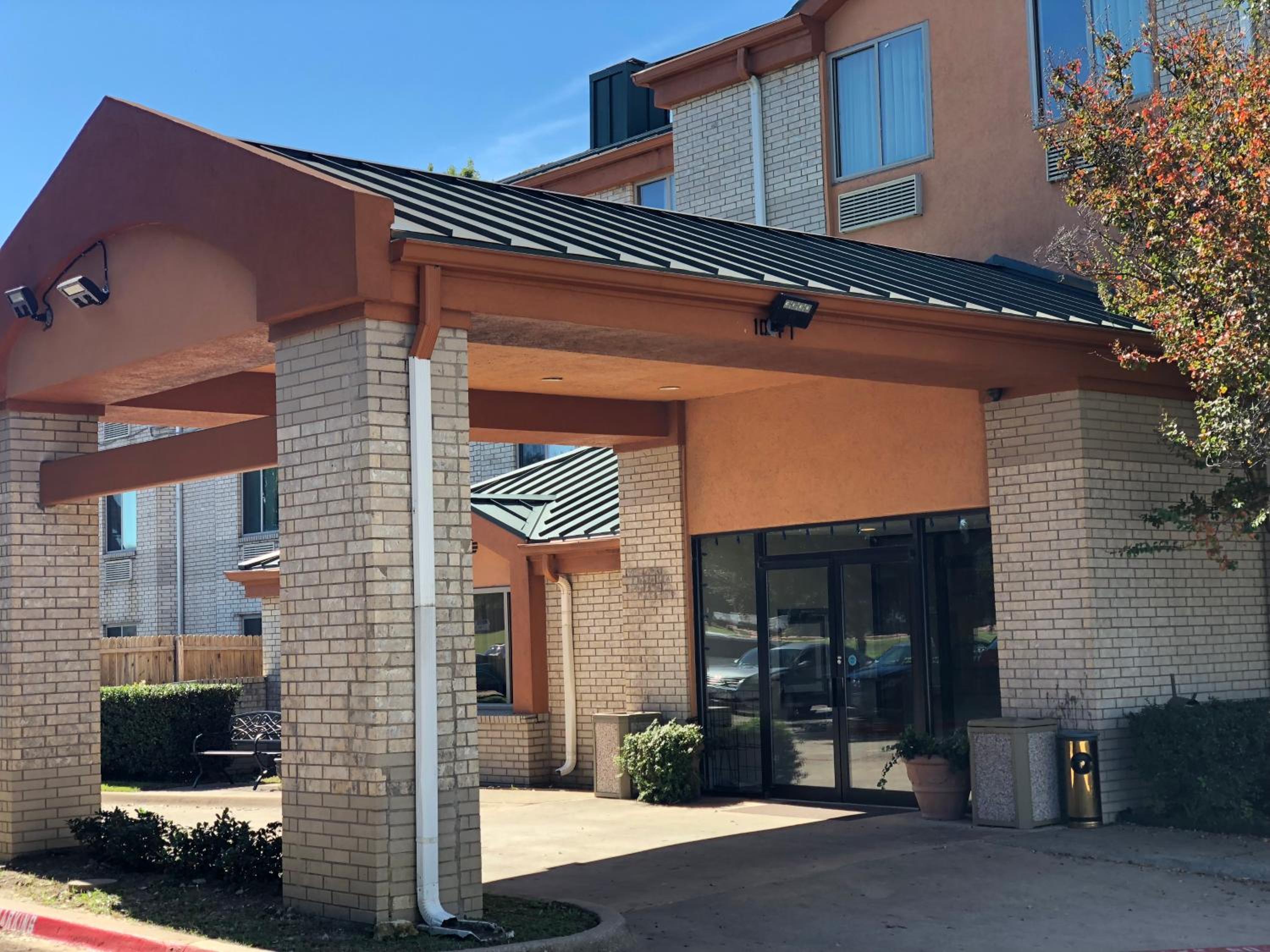 Americas Best Value Inn Addison Dallas — 2