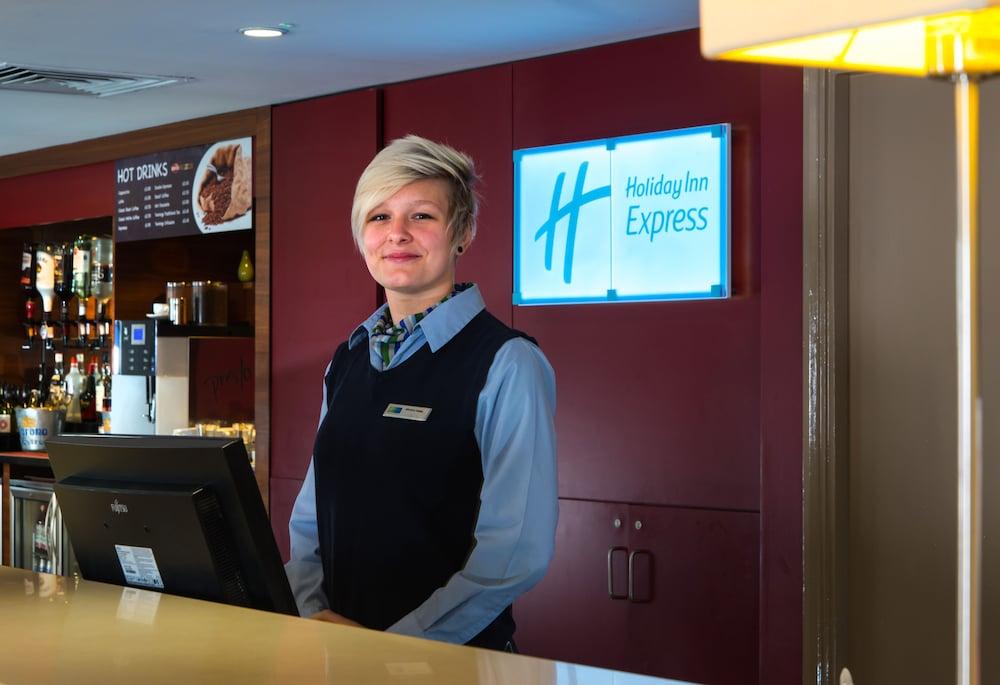 Holiday Inn Express Manchester - Salford Quays — 6