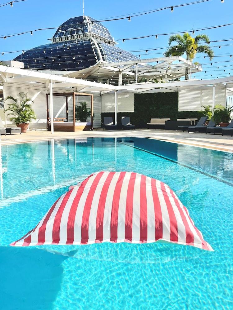PULLMAN REEF HOTEL CASINO — 6