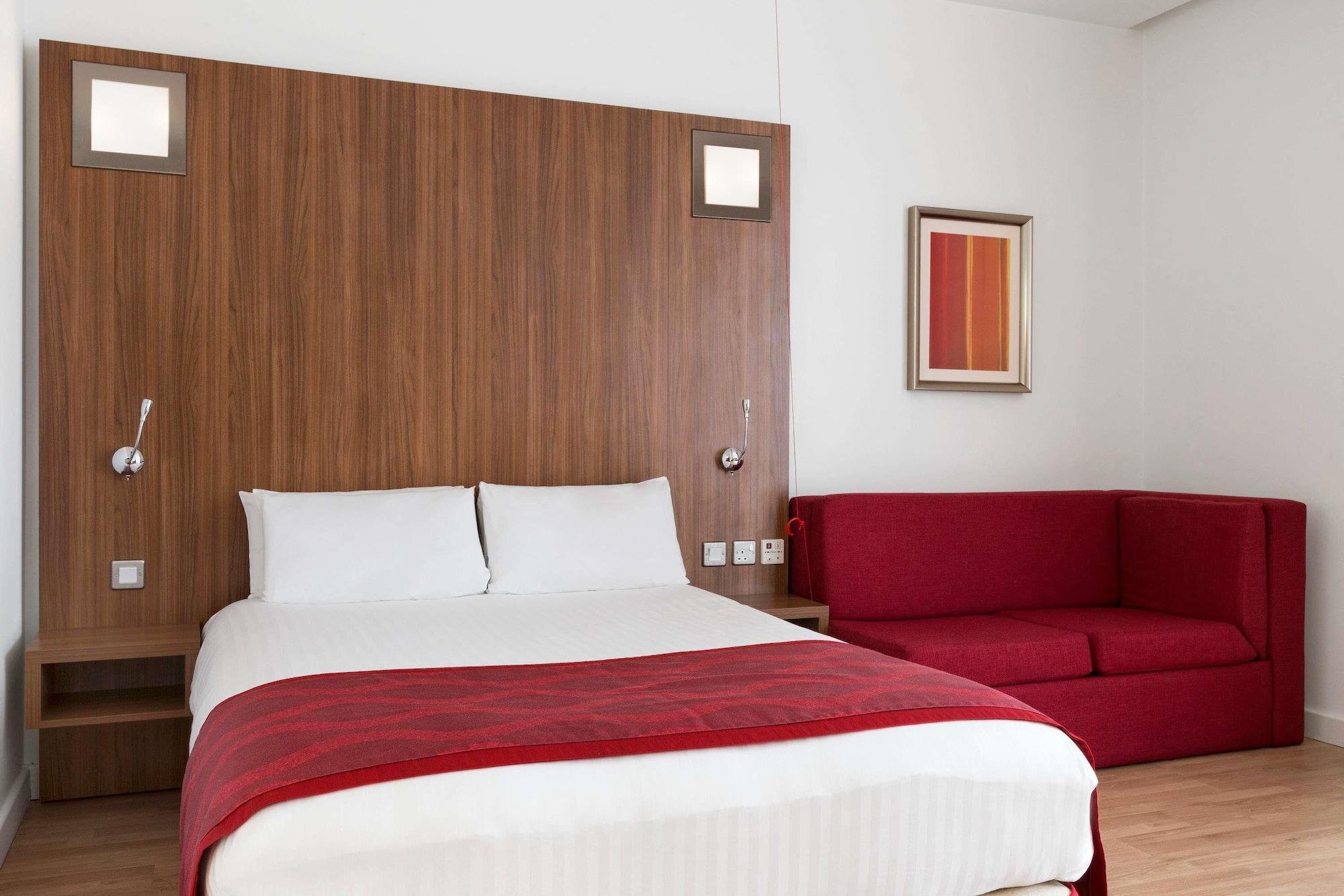 Ramada Encore by Wyndham Leicester City Centre — 9