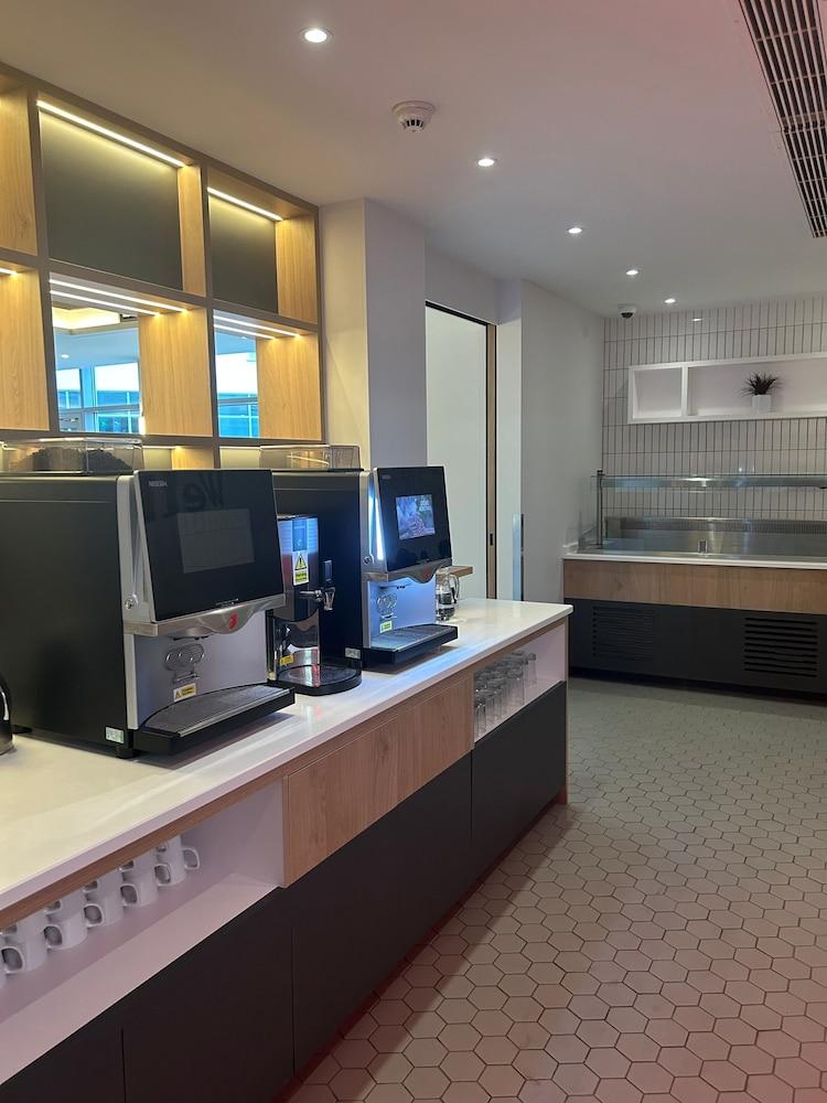 London Luton Vale Hotel — 8