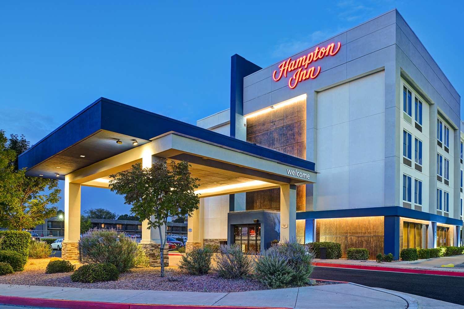 Hampton Inn Albuquerque University-Midtown — 7