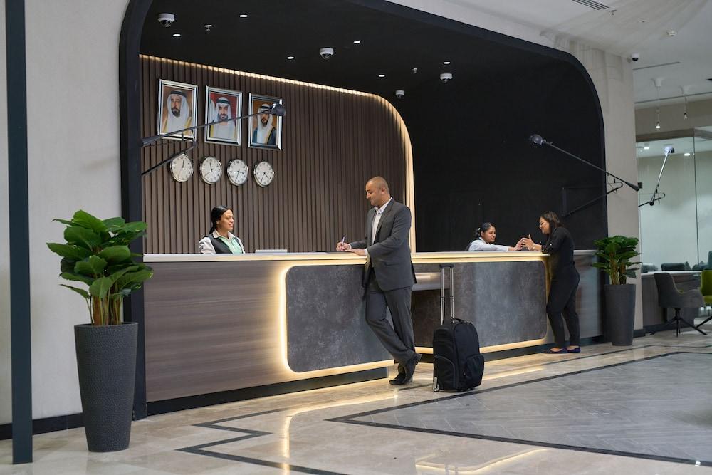Hotel Holiday International Sharjah — 9