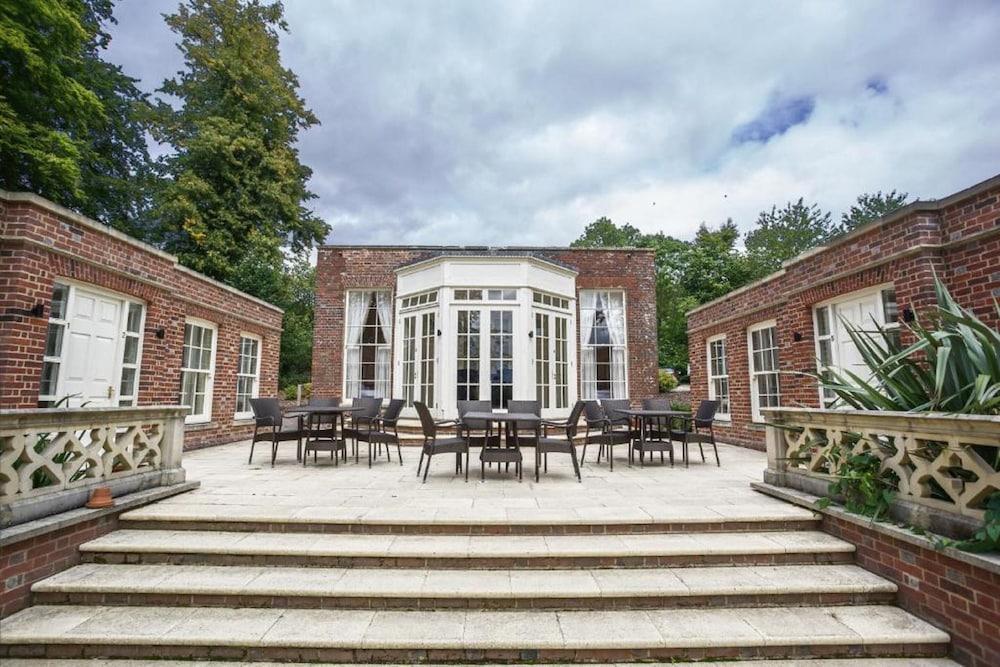 Donnington Grove Hotel and Country Club