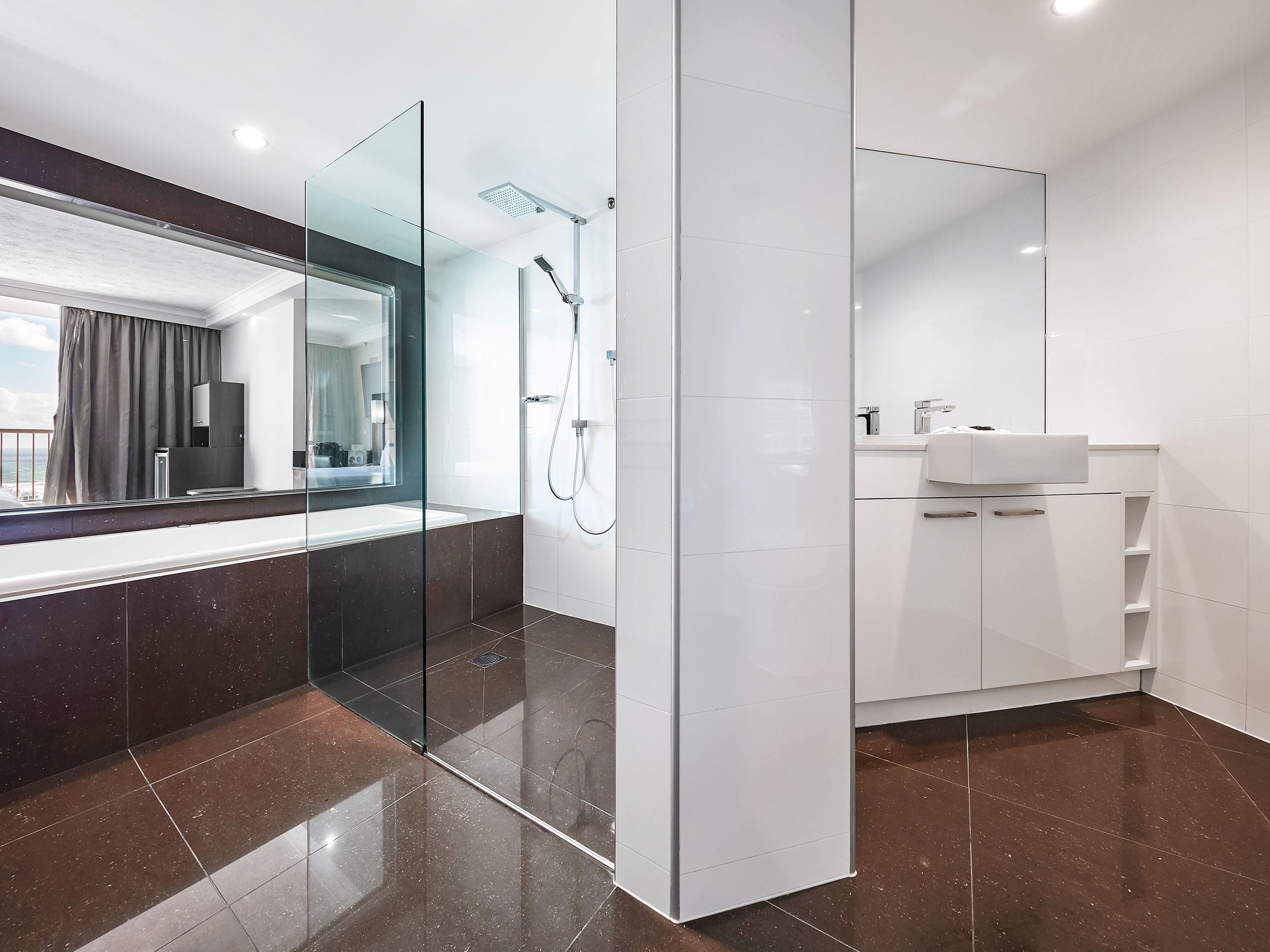 NOVOTEL SURFERS PARADISE — 7