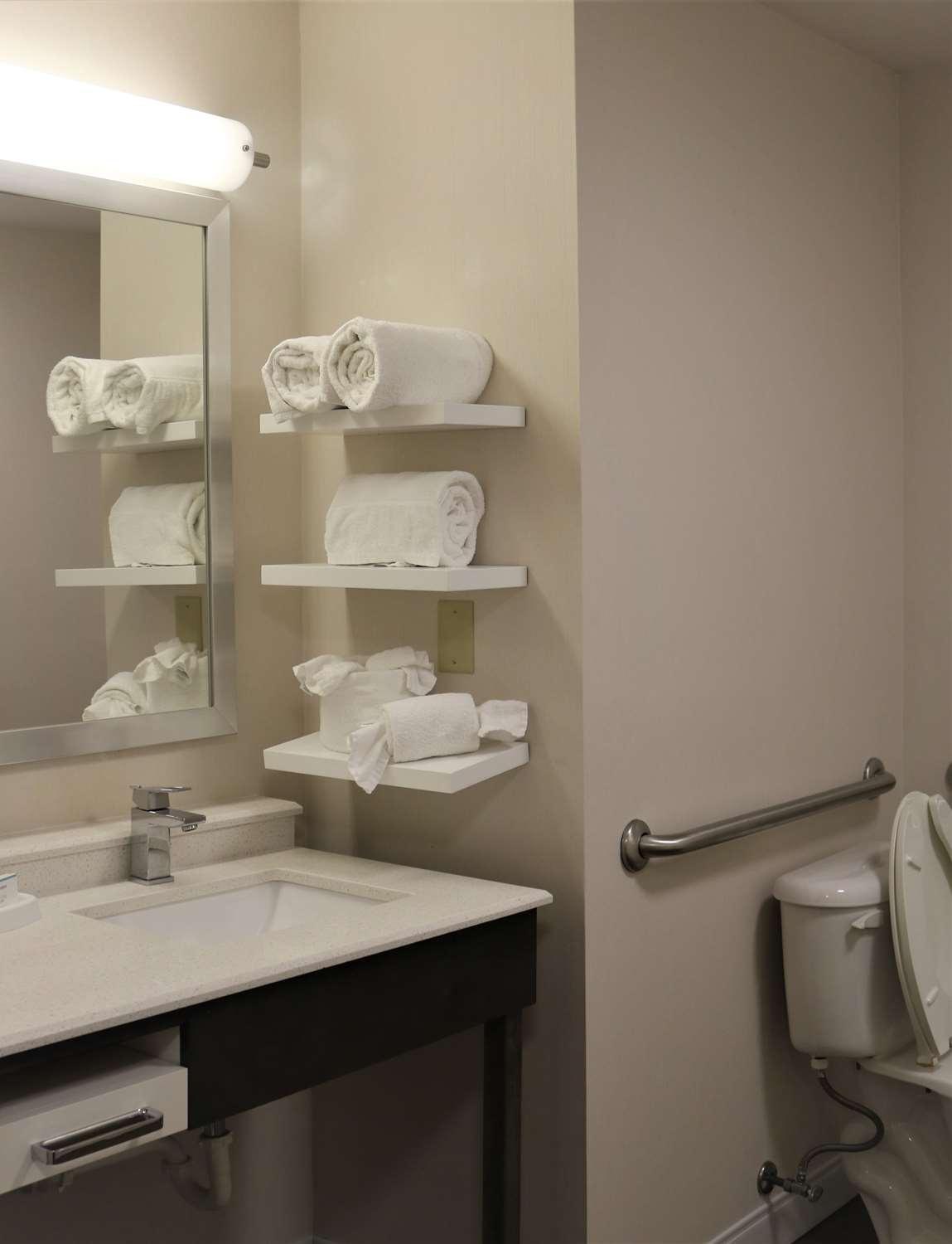 Hampton Inn & Suites Fremont