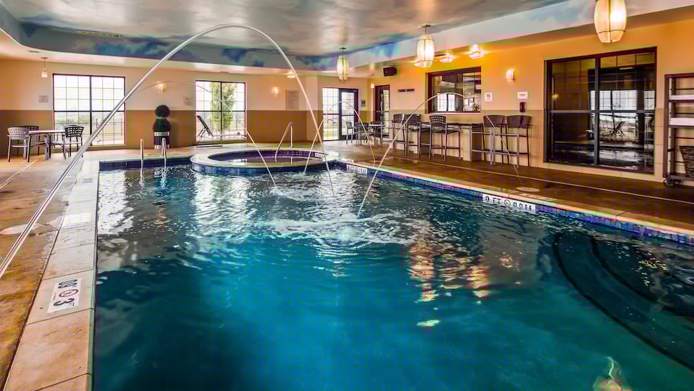 Best Western Plus Emerald Inn & Suites — 8