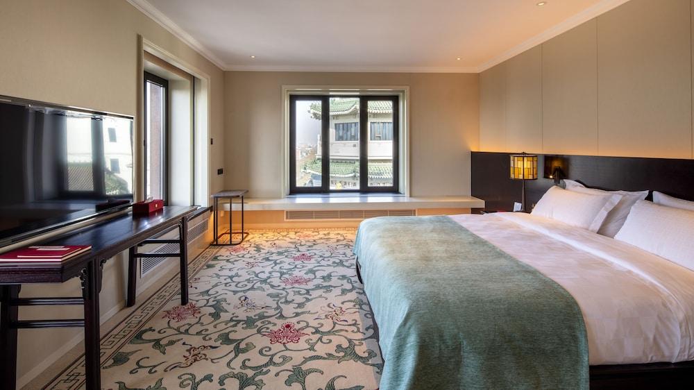 GRAND HOTEL — 6