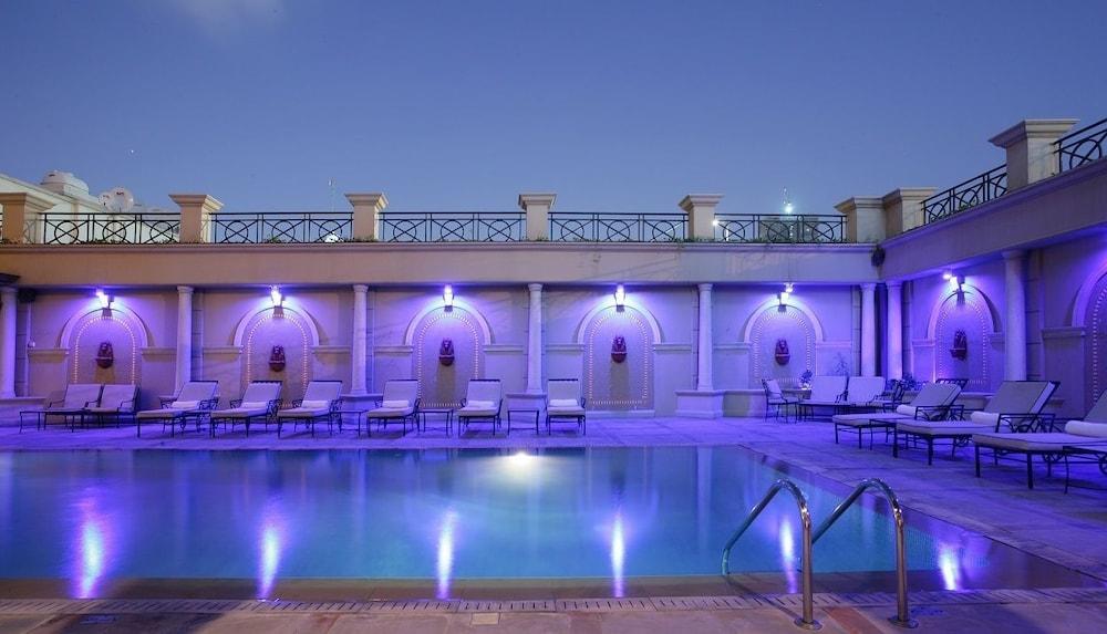 Luxe Avenue Hotel — 4